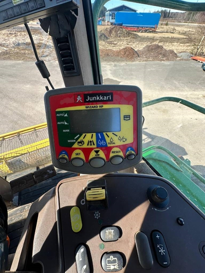 Forage harvester John Deere 7200: picture 11