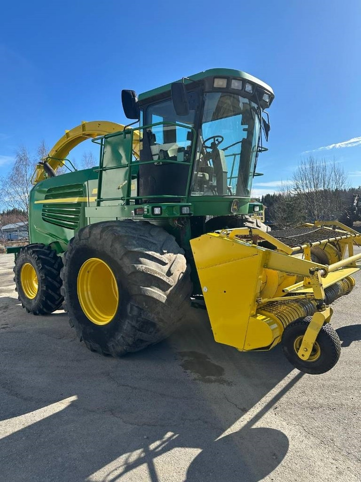Forage harvester John Deere 7200: picture 6