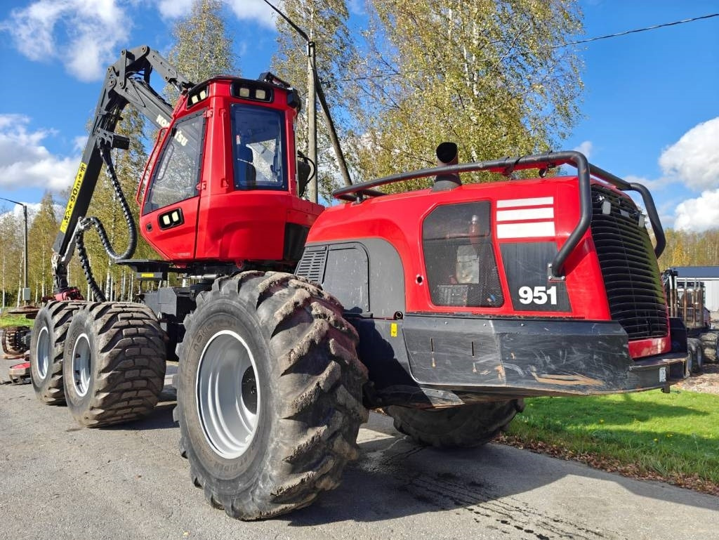 Komatsu 951  - Forestry harvester: picture 3 Komatsu 951  - Forestry harvester: picture 3