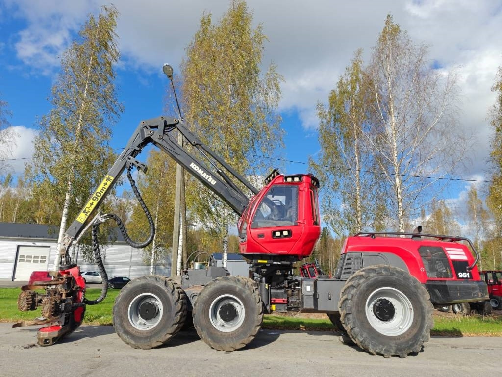 Komatsu 951  - Forestry harvester: picture 2 Komatsu 951  - Forestry harvester: picture 2
