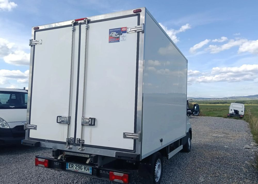 Iveco 35S16, 35S15, 35S14, 35S13, 35C13, 35C14 - Refrigerated van: picture 3 Iveco 35S16, 35S15, 35S14, 35S13, 35C13, 35C14 - Refrigerated van: picture 3