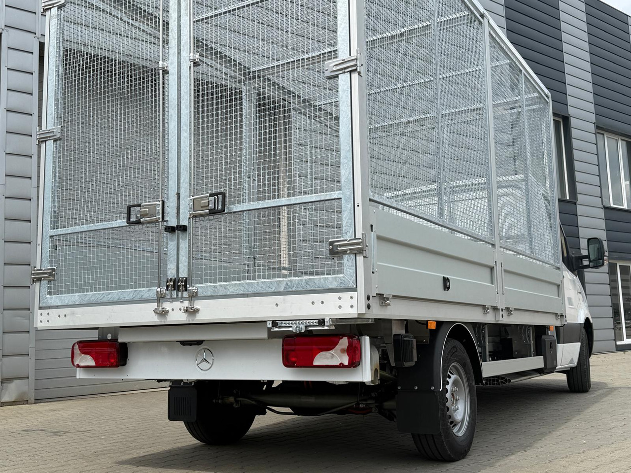 New Flatbed van, Electric van Mercedes eSprinter: picture 6