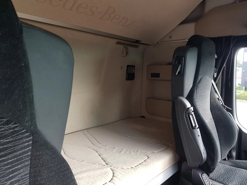 Tractor unit Mercedes-Benz Actros 1845 Retarder Night airco Navi MirrorCam: picture 11