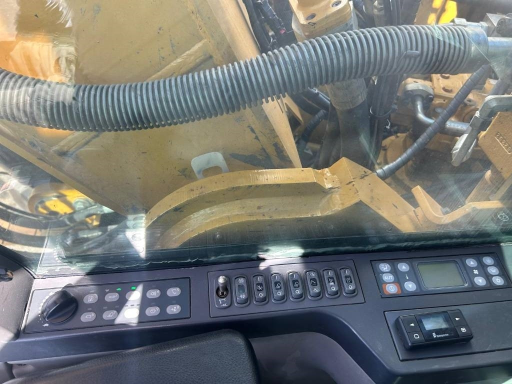 Crawler excavator CAT 330 FL: picture 21