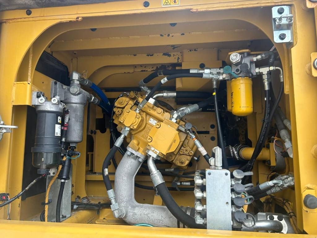 Crawler excavator CAT 330 FL: picture 23