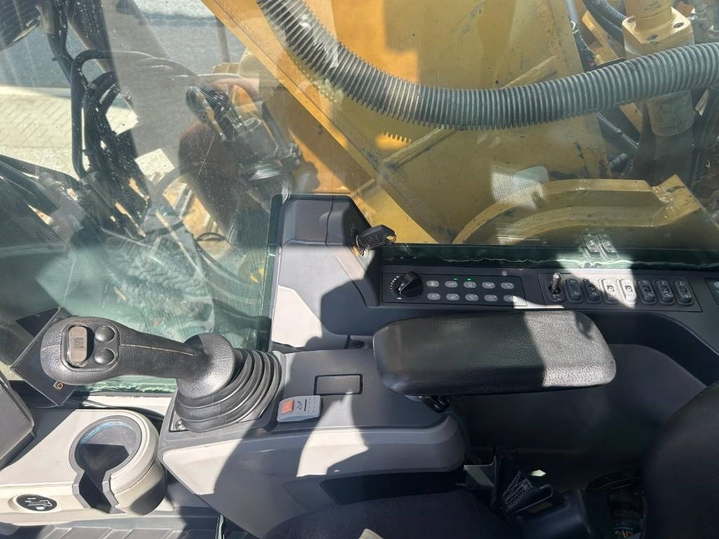 Crawler excavator CAT 330 FL: picture 20