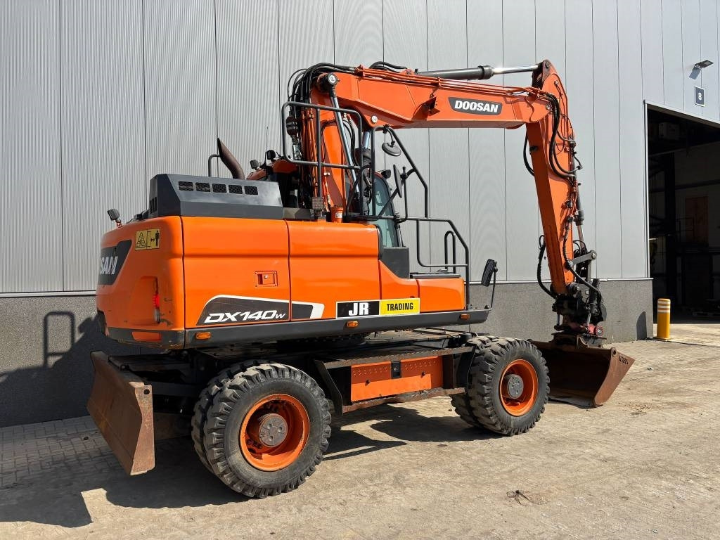 Doosan DX 140 W-5 (R5 Rototilt) - Wheel excavator: picture 5 Doosan DX 140 W-5 (R5 Rototilt) - Wheel excavator: picture 5