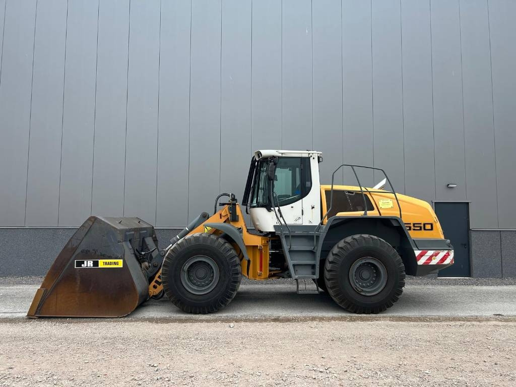Liebherr L 550 (Comes with High-tip - Mit Hochkipper)  - Wheel loader: picture 1 Liebherr L 550 (Comes with High-tip - Mit Hochkipper)  - Wheel loader: picture 1