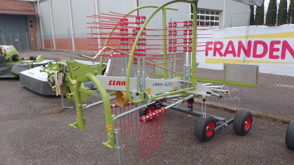 Claas Liner 420 - Tedder/ Rake: picture 4 Claas Liner 420 - Tedder/ Rake: picture 4