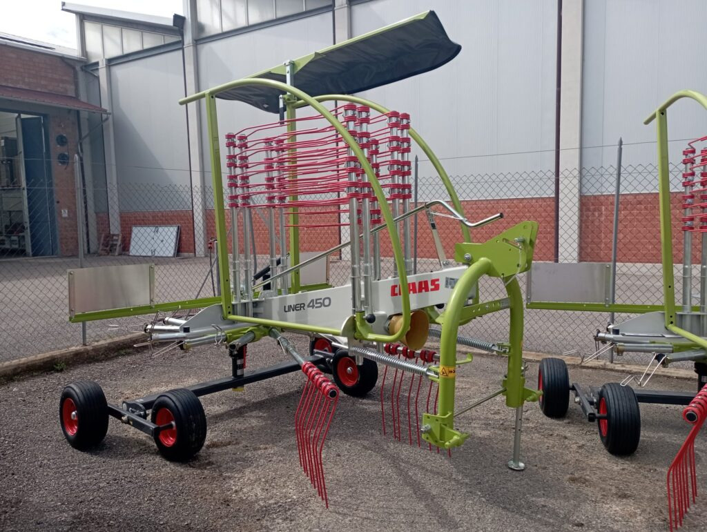 Claas Liner 450 - Tedder/ Rake: picture 1 Claas Liner 450 - Tedder/ Rake: picture 1