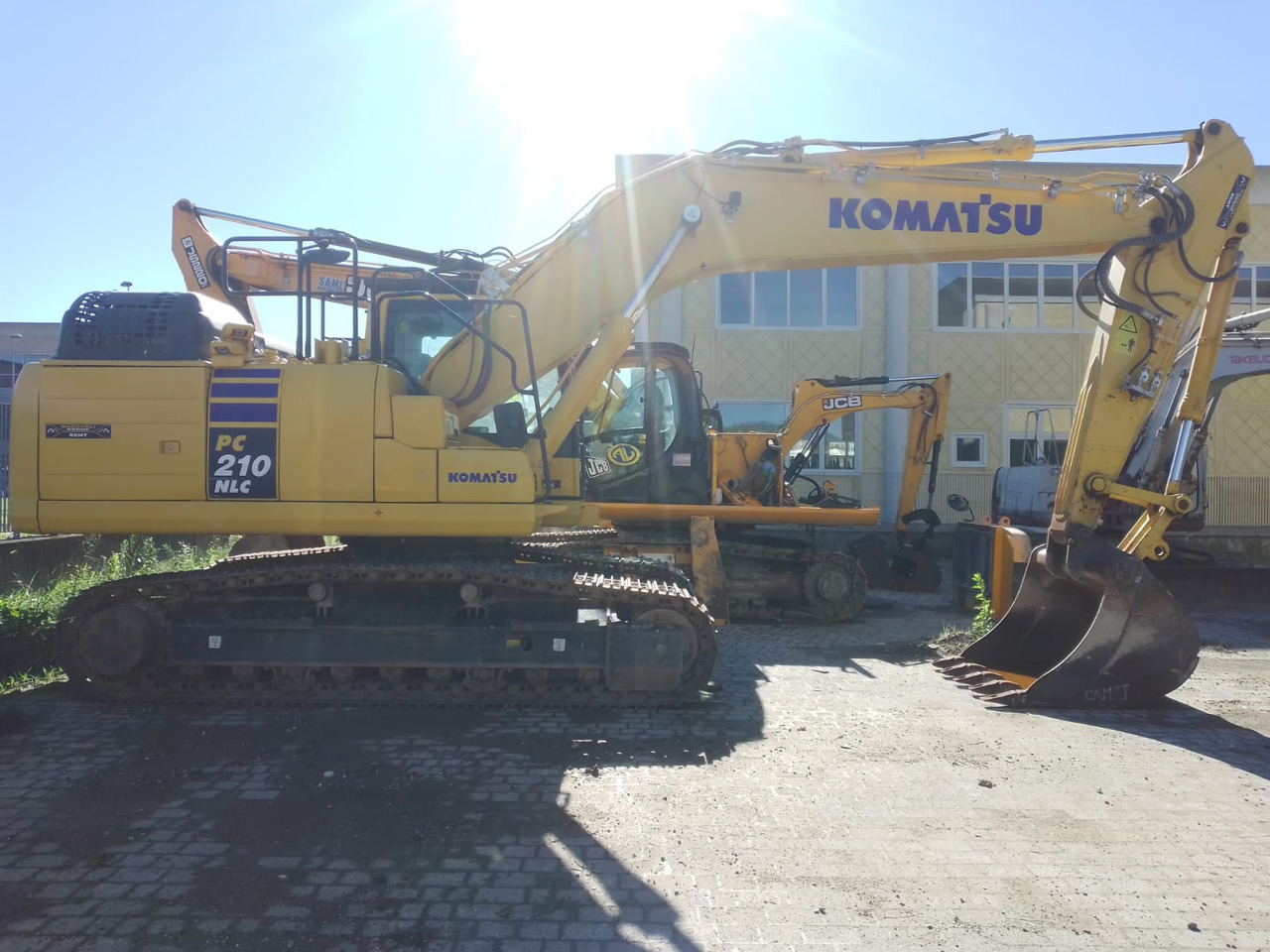 KOMATSU PC210 NLC-11 - Excavator: picture 1 KOMATSU PC210 NLC-11 - Excavator: picture 1