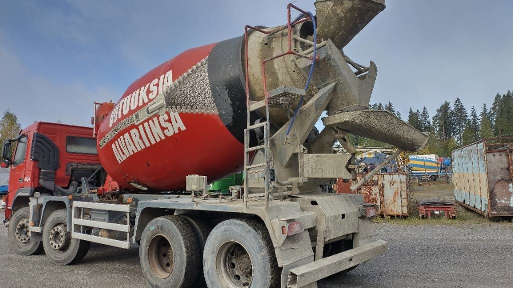 Volvo FM9 8x4 full steel,manual, mixer  - Tank truck: picture 3 Volvo FM9 8x4 full steel,manual, mixer  - Tank truck: picture 3