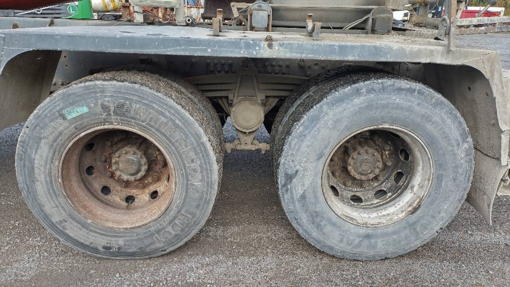Volvo FM9 8x4 full steel,manual, mixer  - Tank truck: picture 5 Volvo FM9 8x4 full steel,manual, mixer  - Tank truck: picture 5