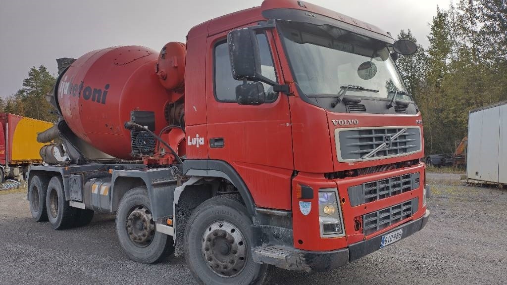 Volvo FM9 8x4 full steel,manual, mixer  - Tank truck: picture 2 Volvo FM9 8x4 full steel,manual, mixer  - Tank truck: picture 2