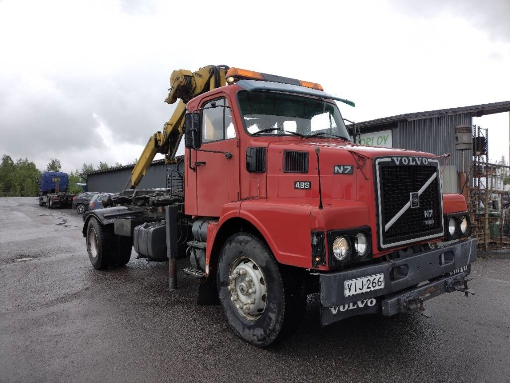 Volvo N7 Tico nosturi ja vl-laite,280tkm!! - Skip loader truck: picture 2 Volvo N7 Tico nosturi ja vl-laite,280tkm!! - Skip loader truck: picture 2