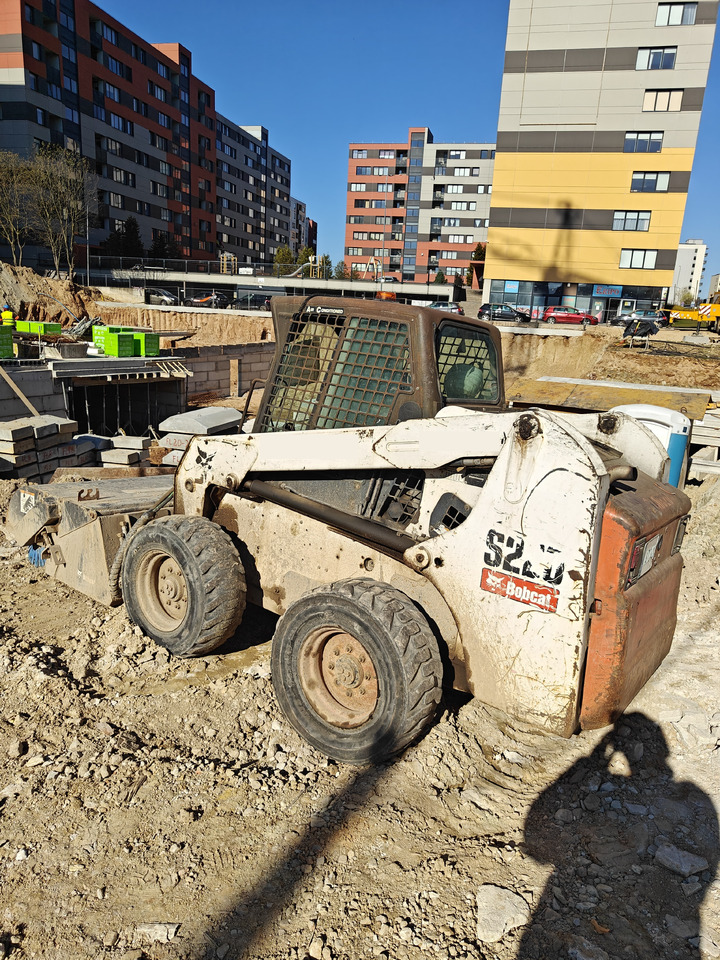 BOBCAT S220 - Skid steer loader: picture 1 BOBCAT S220 - Skid steer loader: picture 1