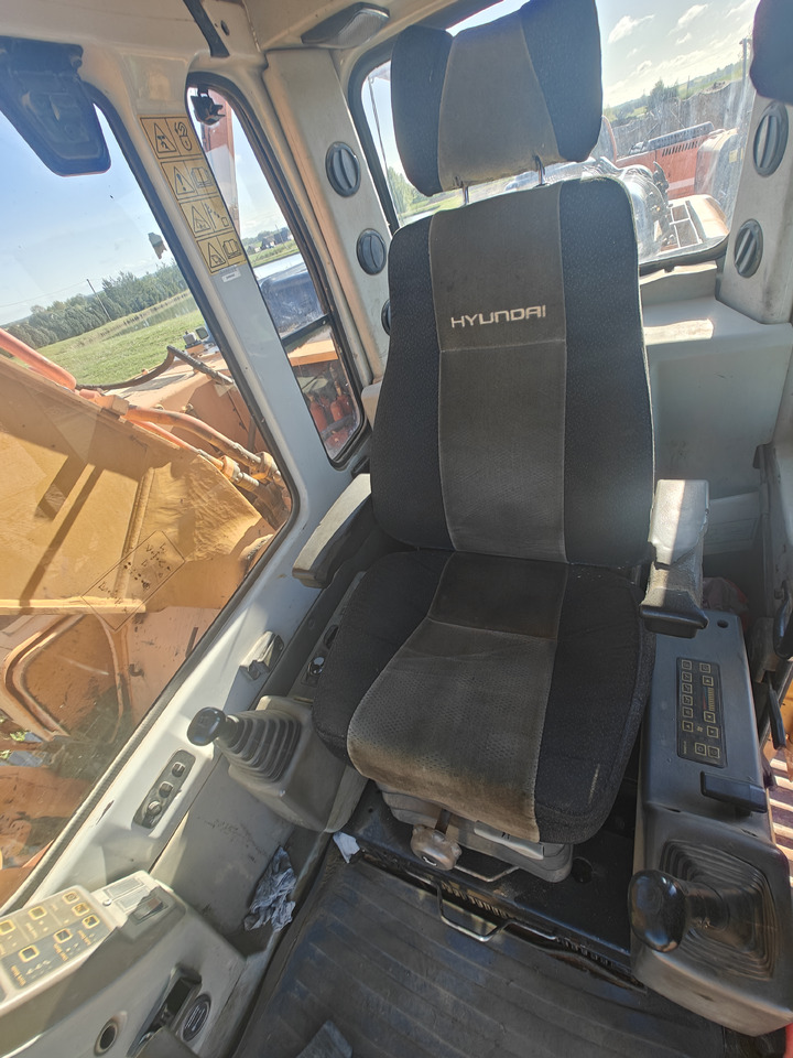 Crawler excavator Hyundai Robex 210LC-7: picture 8