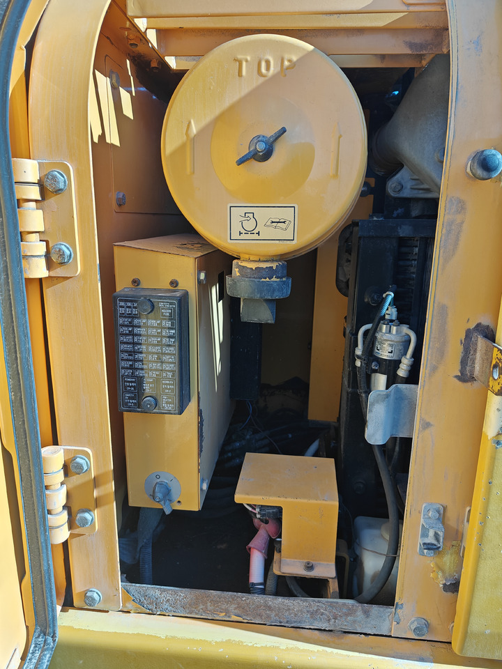 Crawler excavator Hyundai Robex 210LC-7: picture 16