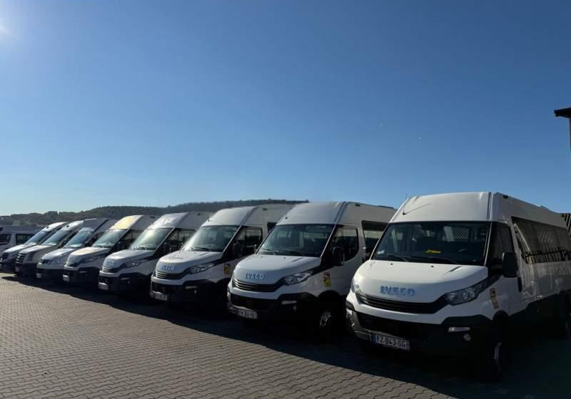 Iveco DAILY / CRAFTER / SPRINTER / WING / 23 MIEJSCA - Minibus, Passenger van: picture 1 Iveco DAILY / CRAFTER / SPRINTER / WING / 23 MIEJSCA - Minibus, Passenger van: picture 1