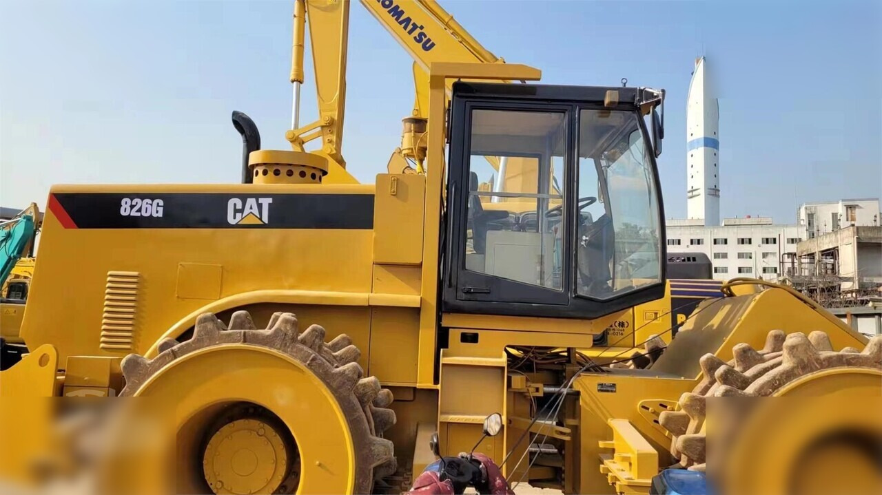 CATERPILLAR 826G - Compactor: picture 4 CATERPILLAR 826G - Compactor: picture 4