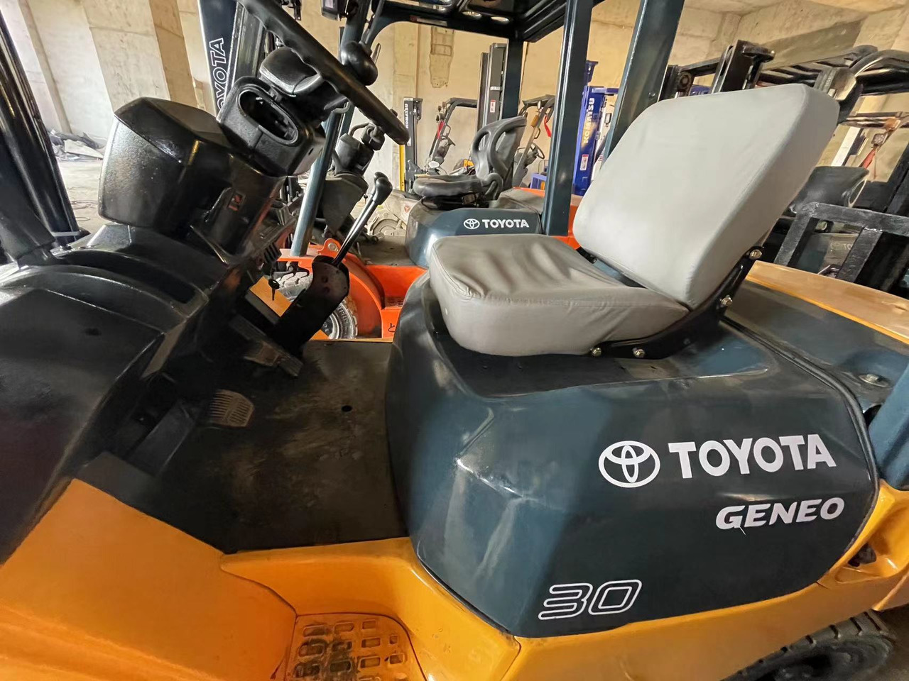 TOYOTA 62-7FD30 - Construction machinery: picture 5 TOYOTA 62-7FD30 - Construction machinery: picture 5