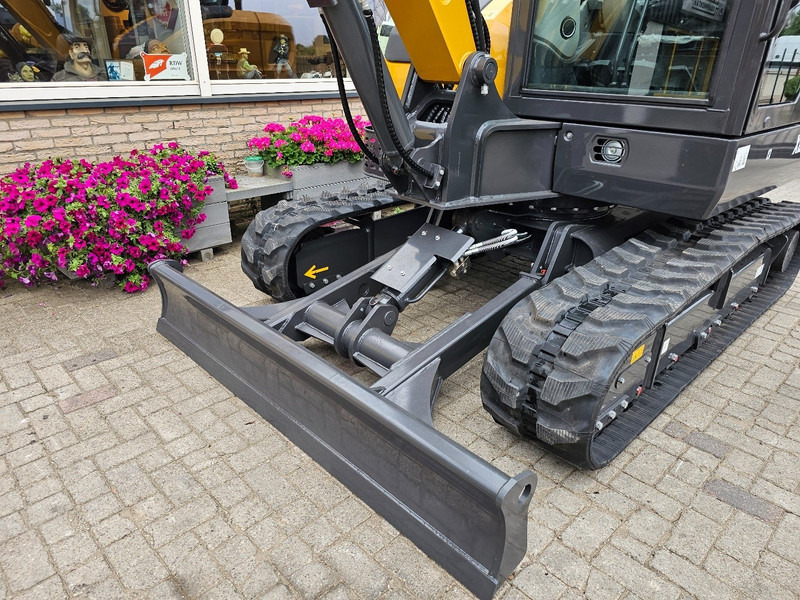 New Mini excavator XCMG XE60GA: picture 17