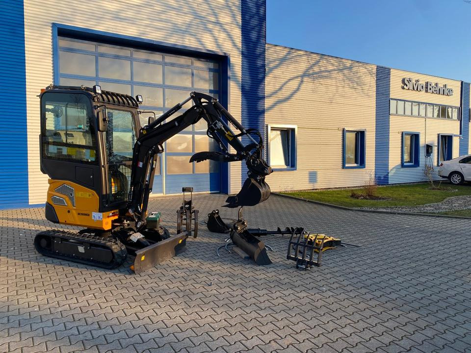 Minibagger BK2000NKSR inkl. Zubehörpaket *INKL.19% MWST*BERGER KRAUS*KUBOTA* KLIMA*SCHWENKARM*VERSTELLFAHRWERK* - Mini excavator: picture 5 Minibagger BK2000NKSR inkl. Zubehörpaket *INKL.19% MWST*BERGER KRAUS*KUBOTA* KLIMA*SCHWENKARM*VERSTELLFAHRWERK* - Mini excavator: picture 5