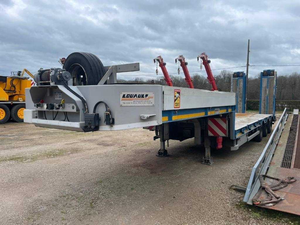 Louault 13,60m - Low loader semi-trailer: picture 1 Louault 13,60m - Low loader semi-trailer: picture 1