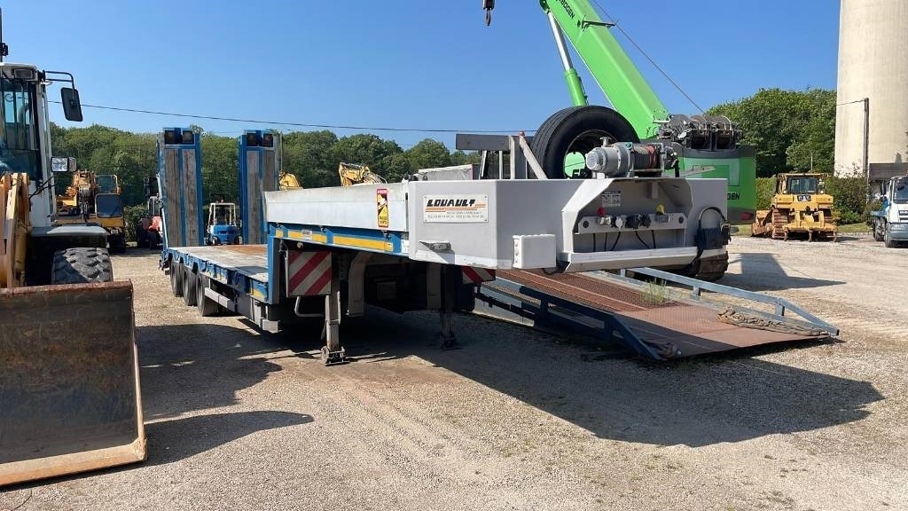 Louault 13,60m - Low loader semi-trailer: picture 2 Louault 13,60m - Low loader semi-trailer: picture 2