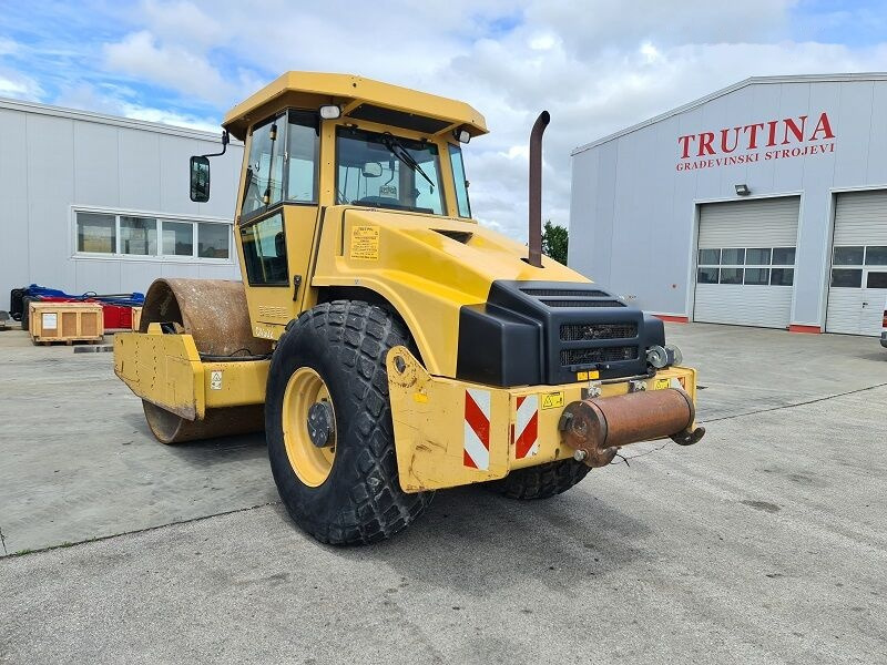 Dynapac CA302D - Compactor: picture 2 Dynapac CA302D - Compactor: picture 2
