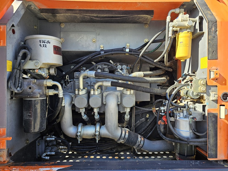 Crawler excavator HITACHI ZX290LCN-5B: picture 19