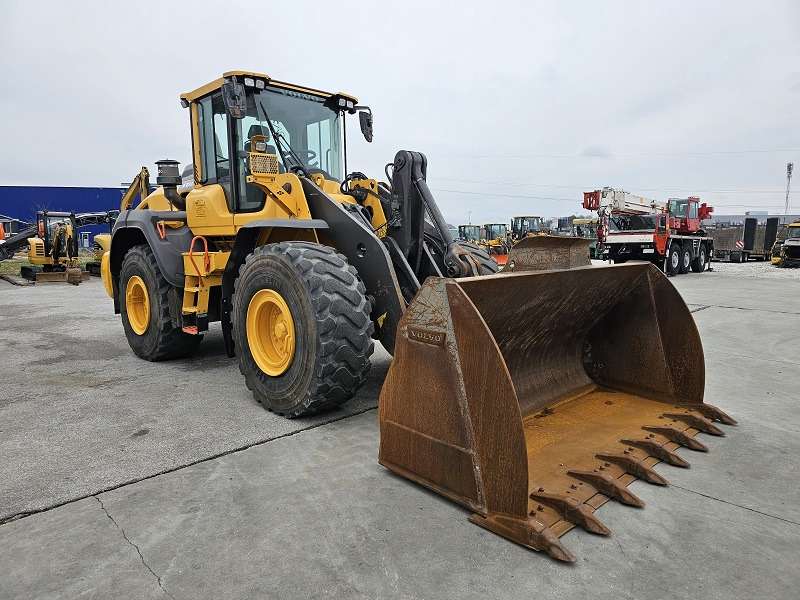 Wheel loader Volvo L120H: picture 6