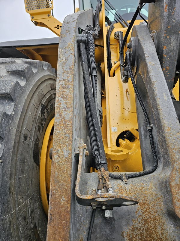 Wheel loader Volvo L120H: picture 14