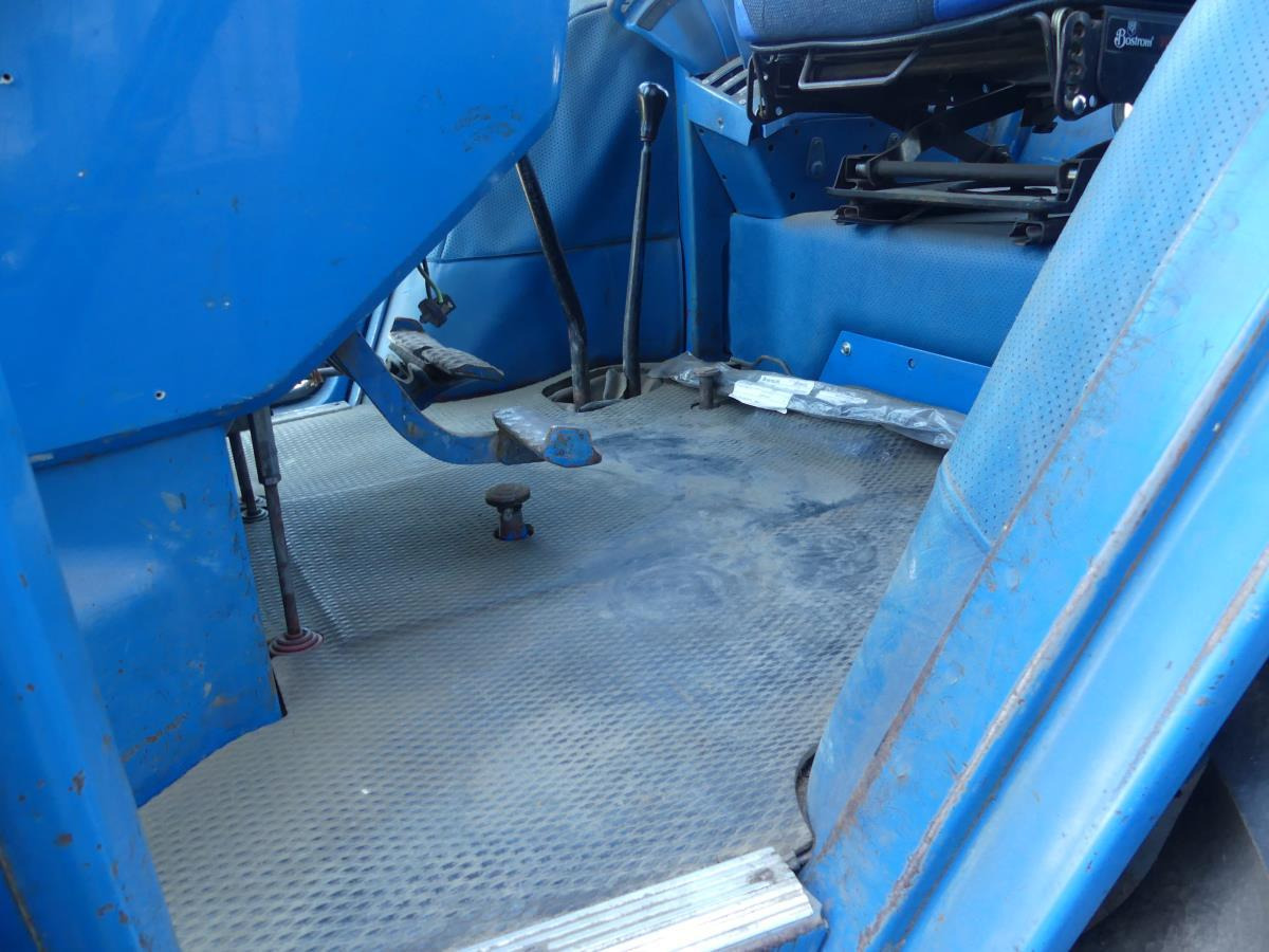 Farm tractor Ford 8210: picture 40