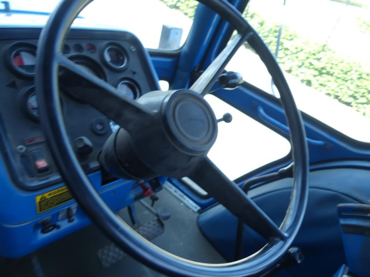 Farm tractor Ford 8210: picture 46
