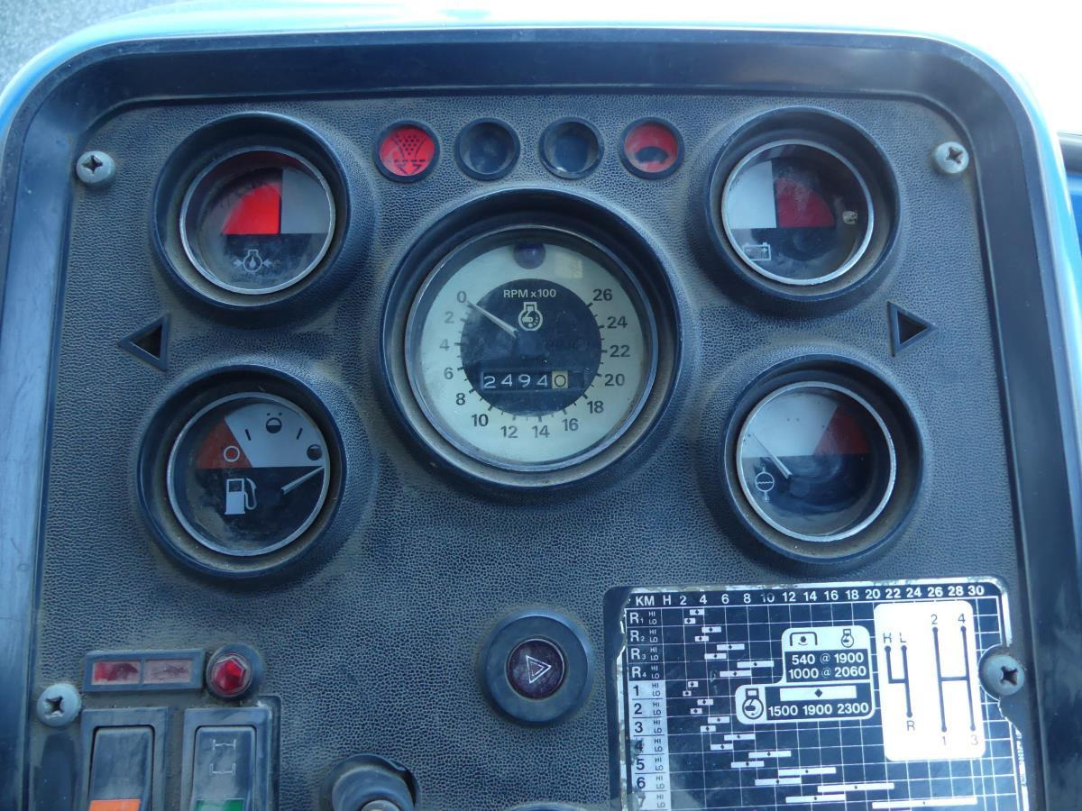Farm tractor Ford 8210: picture 47
