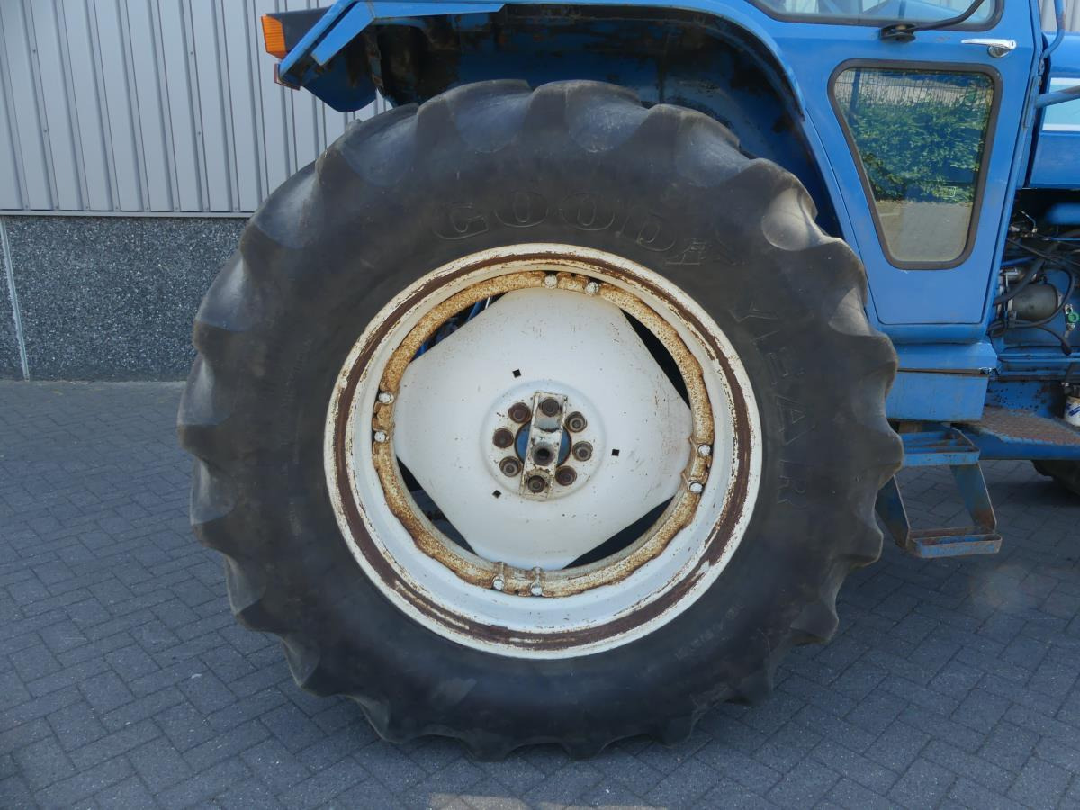 Farm tractor Ford 8210: picture 16