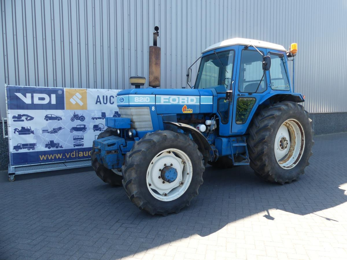 Ford 8210 - Farm tractor: picture 2 Ford 8210 - Farm tractor: picture 2