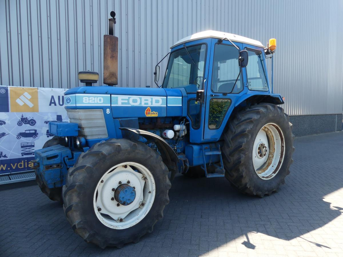 Ford 8210 - Farm tractor: picture 1 Ford 8210 - Farm tractor: picture 1