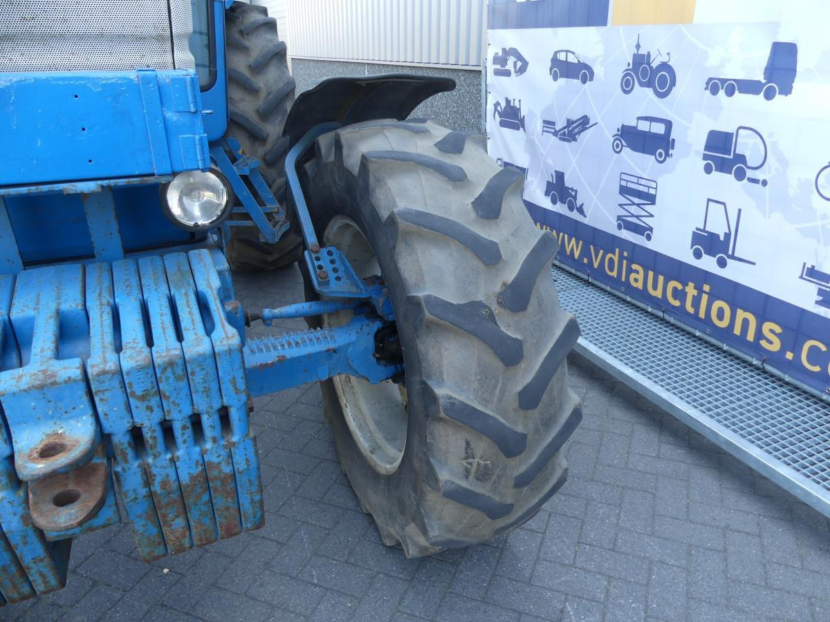 Farm tractor Ford 8210: picture 25