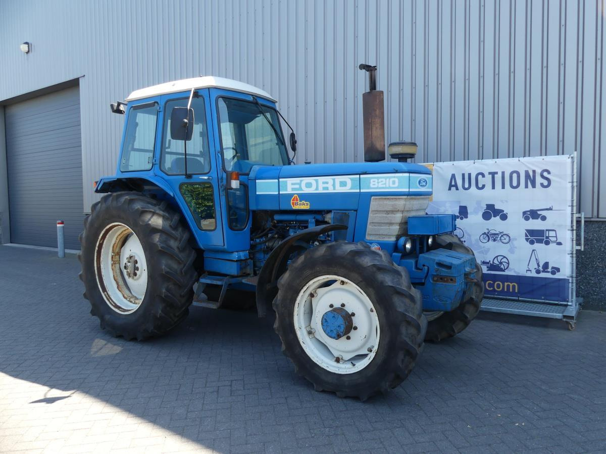 Ford 8210 - Farm tractor: picture 5 Ford 8210 - Farm tractor: picture 5