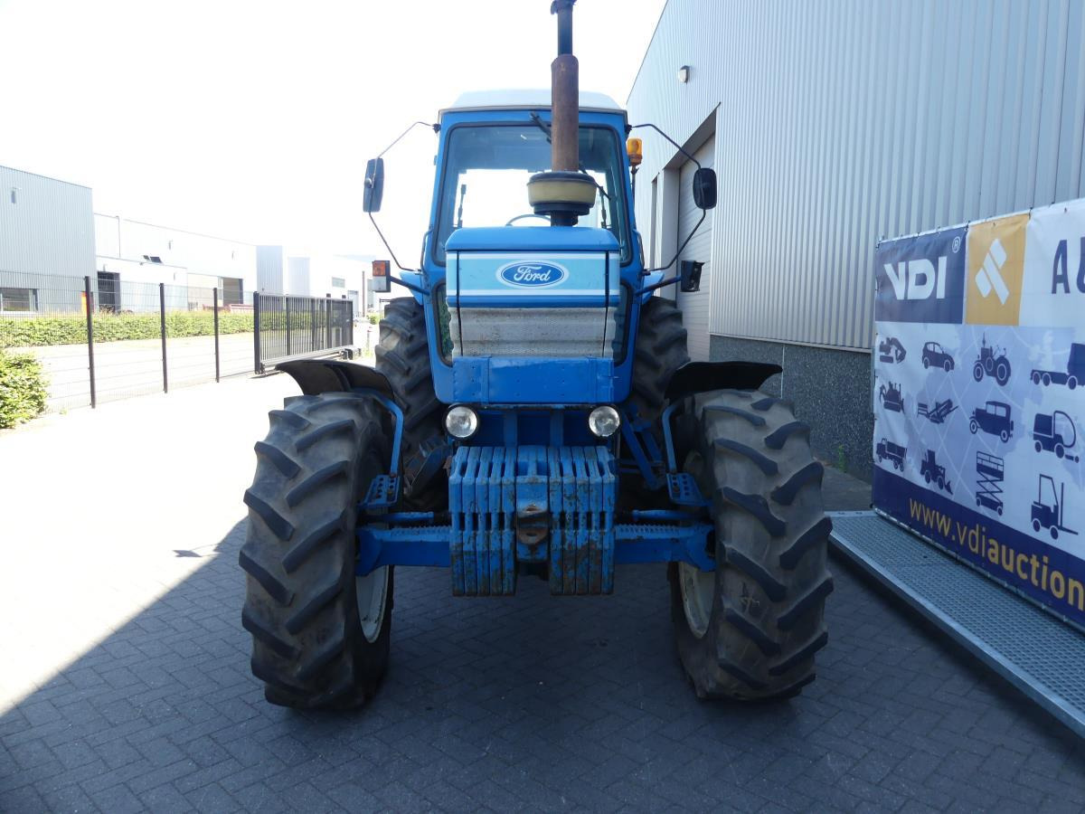 Farm tractor Ford 8210: picture 23