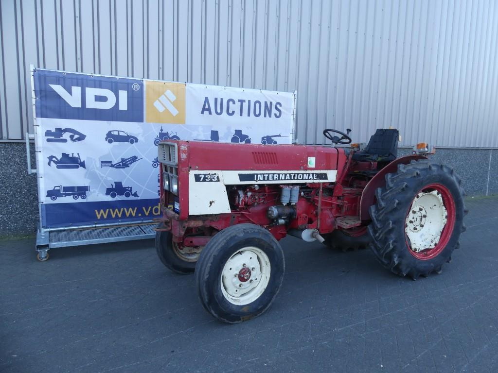 International 733 - Farm tractor: picture 2 International 733 - Farm tractor: picture 2