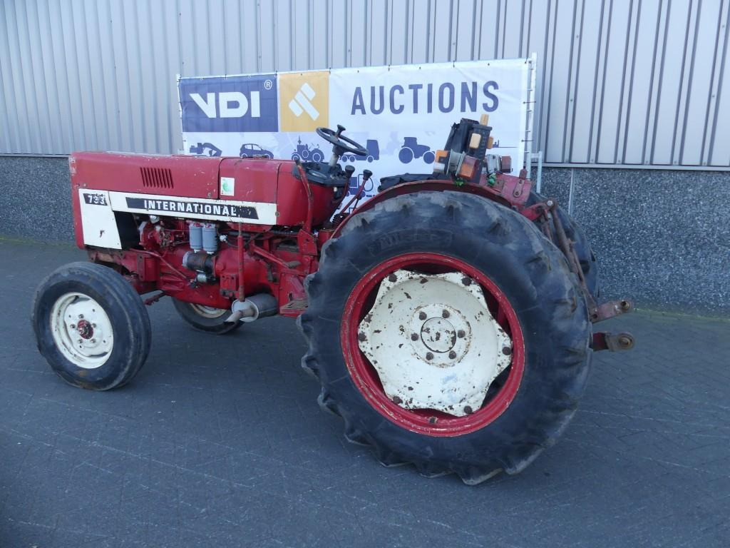 International 733 - Farm tractor: picture 3 International 733 - Farm tractor: picture 3