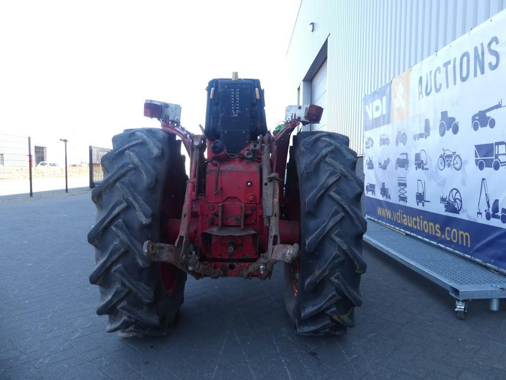 International 733 - Farm tractor: picture 4 International 733 - Farm tractor: picture 4