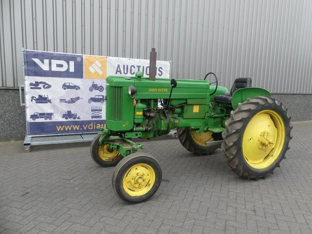 John-Deere 40 - Farm tractor: picture 1 John-Deere 40 - Farm tractor: picture 1