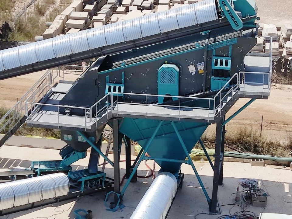 Constmach Vibrating Screen Systems 70-95 Tph 2-3-4 Stages 1200x4000 Mm - Screener: picture 3 Constmach Vibrating Screen Systems 70-95 Tph 2-3-4 Stages 1200x4000 Mm - Screener: picture 3
