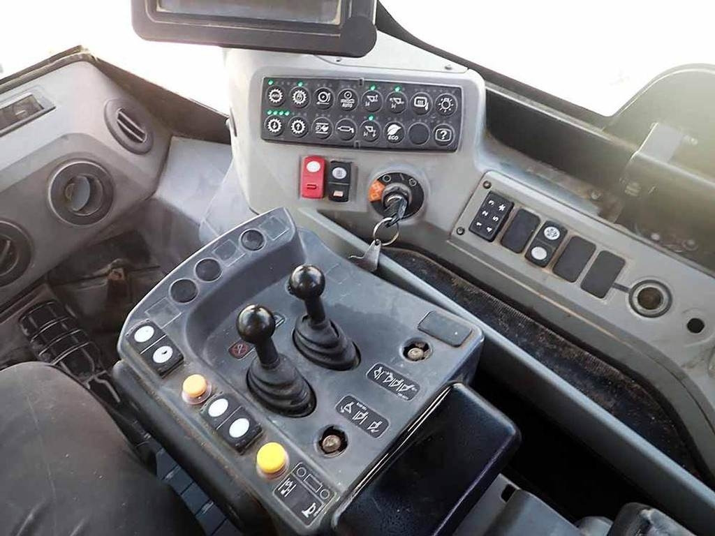 Wheel loader CAT 988K: picture 13