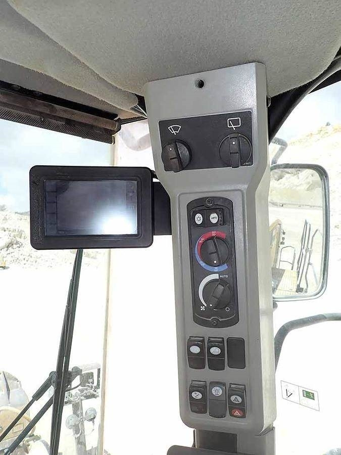 Wheel loader CAT 988K: picture 15
