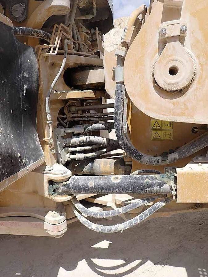 Wheel loader CAT 988K: picture 29